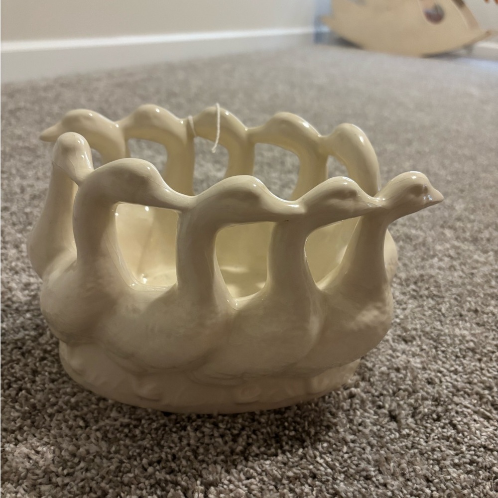 Cream Ceramic Swan Bowl